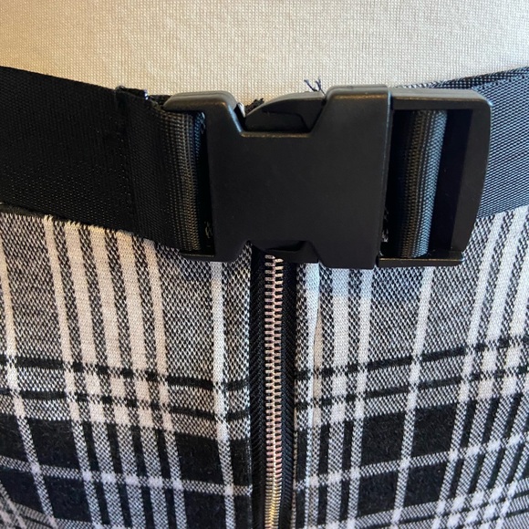 Black and White Plaid Mini Skirt with Attached Belt - Picture 2 of 10